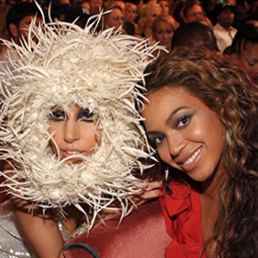 Lady GaGa y Beyoncé, acusadas de incitar al uso de armas
