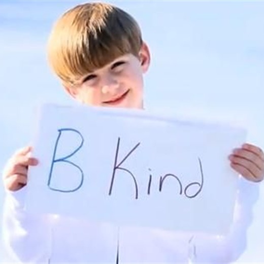 Niño de 8 años promete desplazar a Justin Bieber Niño de 8 años promete desplazar a Justin Bieber