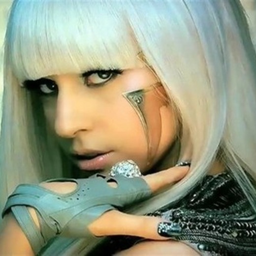 Lady Gaga en una escena apasionada con su novio Taylor Kinney