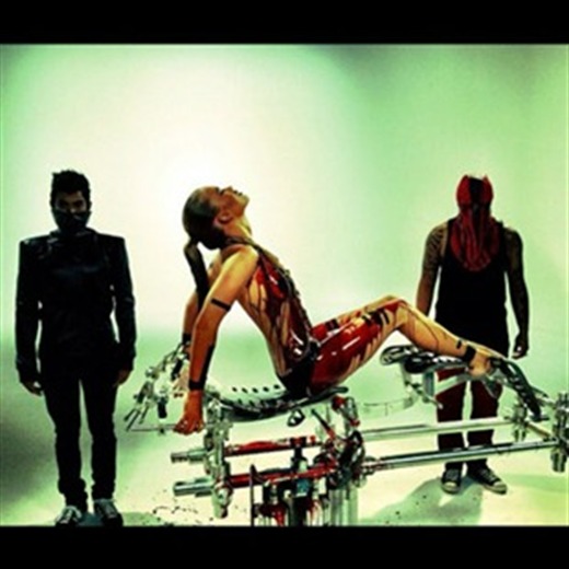 Chris Brown tortura a las mujeres en su nuevo vídeo