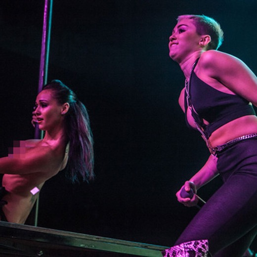 Miley Cyrus cantó en un concierto del dj Borgore, junto a una bailarina de striptease
