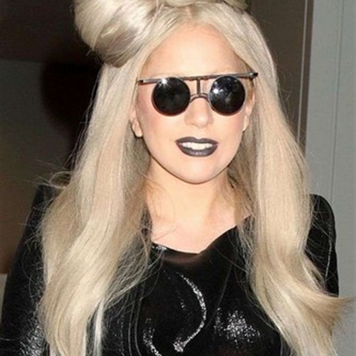 Protestan en contra de Lady Gaga durante un concierto