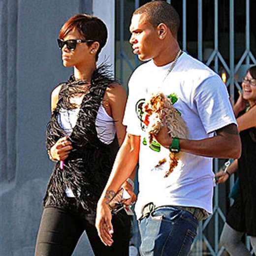 Con una foto, Rihanna confirma que sigue con Chris Brown