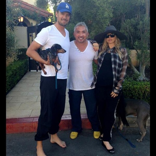 Fergie contrata al 'Encantador de perros', César Millán, para que adiestre a su mascota
