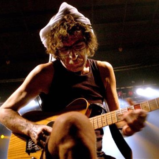 Mejora la salud del rockero Charly García