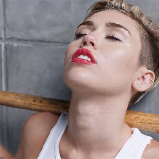 Miley Cyrus interpretó una canción de Artic Monkeys en su MTV Unplugged