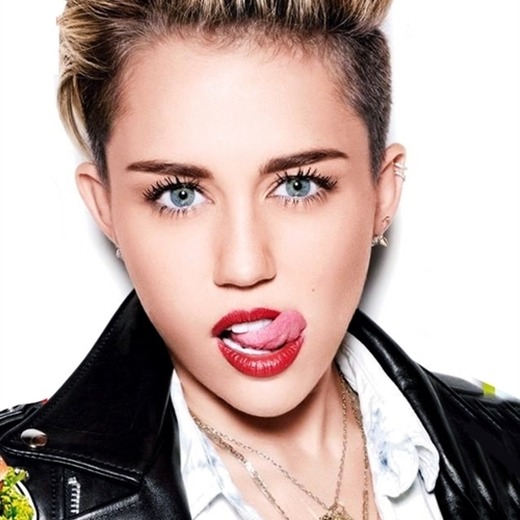 Miley Cyrus no se alcanzó a vestir y tuvo que actuar en ropa interior