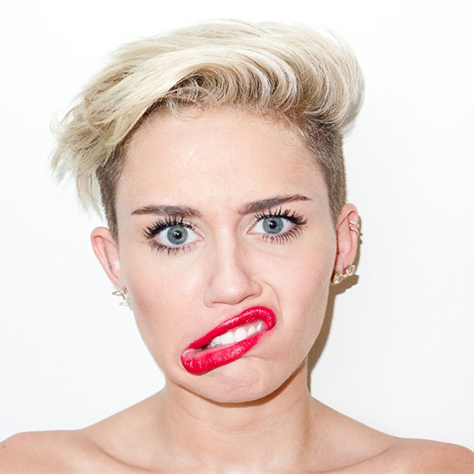 Miley Cyrus sorprende con su tatuaje de 'animalito' en la boca
