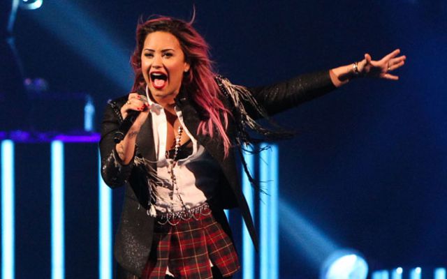 Demi Lovato se solidariza con Miley Cyrus