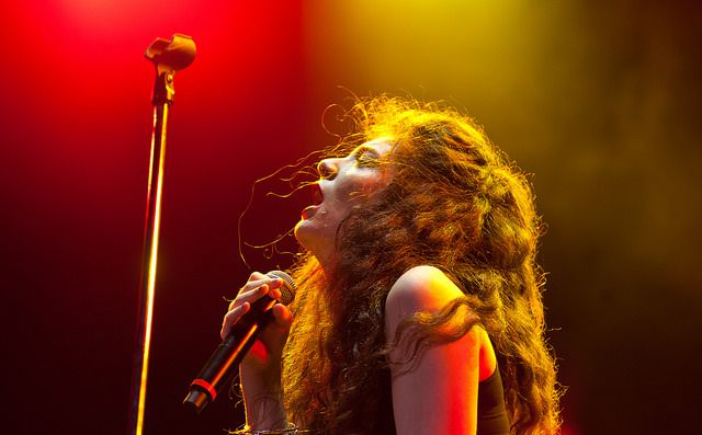 Conoce And They Were Masked la banda de Lorde antes de ser solista