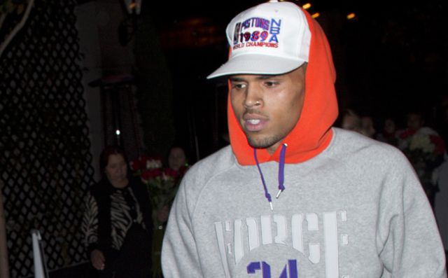 La madre de Chris Brown, desesperada por alejarlo de las bandas callejeras