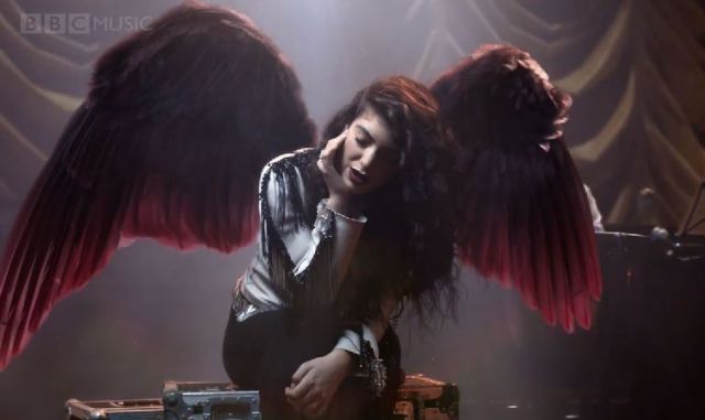Genial cover de “God only knows” por Pharrell, One Direction, Lorde y más