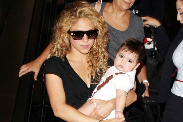Shakira enseña a su hijo Milan a tocar la batería