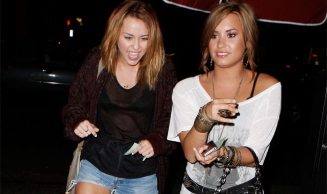 Demi Lovato niega poner en venta su casa para alejarse de Miley Cyrus