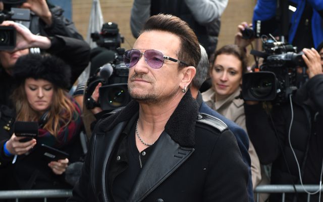 Bono podría no volver a tocar la guitarra