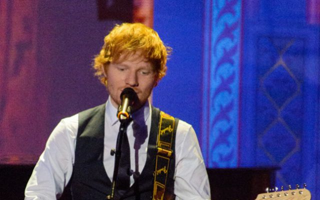 Ed Sheeran estrenó una canción en la serie ‘Cougar Town’