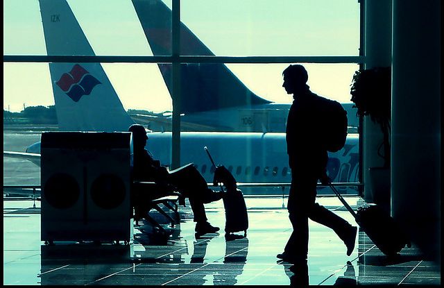 Este hombre decidió desnudarse en un aeropuerto Este hombre decidió desnudarse en un aeropuerto