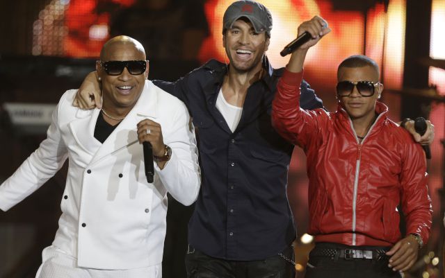 Enrique Iglesias y Romeo santos arrasaron en los ‘Premios Lo Nuestro’ Enrique Iglesias y Romeo santos arrasaron en los ‘Premios Lo Nuestro’