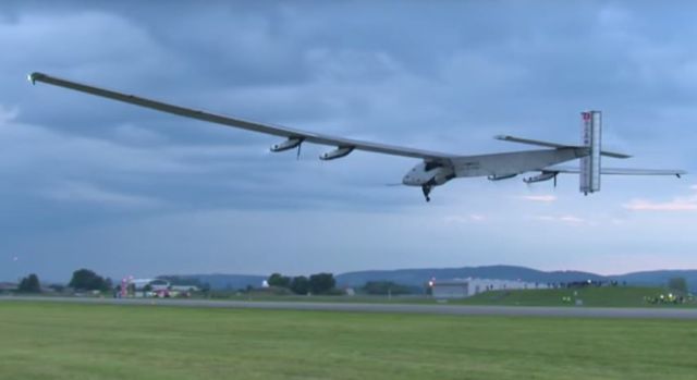 El avión sin combustible que recorre el mundo