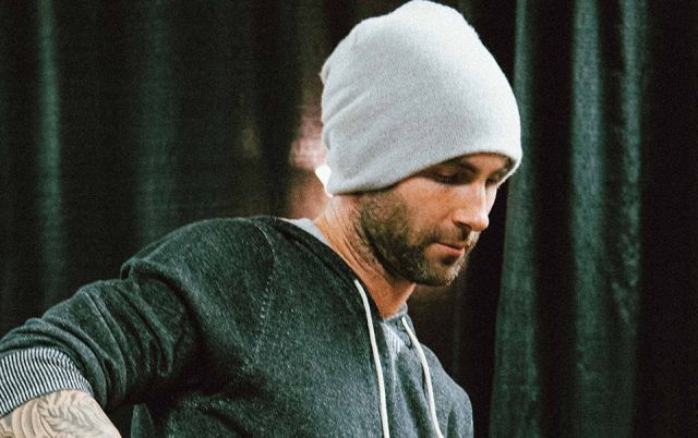 Adam Levine fue atacado por una fanática en pleno concierto