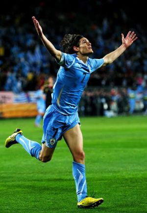 La patada de Cavani a Gonzalo Jara que nadie vió
