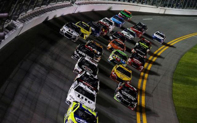 Brutal accidente en la Nascar deja 13 espectadores heridos