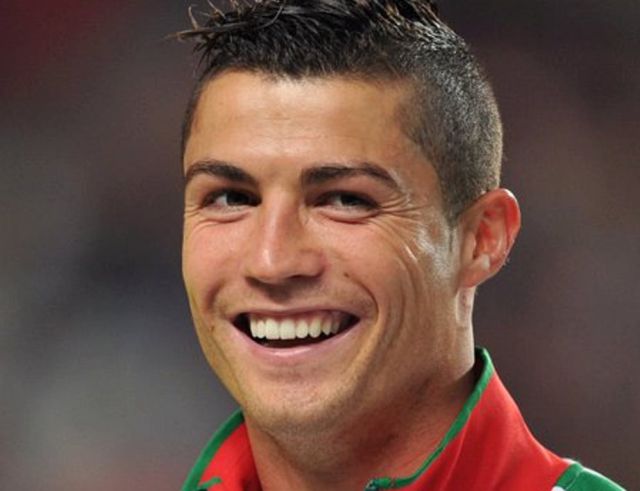 Cristiano Ronaldo muestra sus atributos
