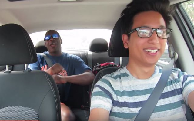 Conductor de taxi pone a bailar a sus pasajeros con ‘The Weeknd’