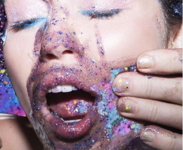 Miley Cyrus anuncia disco gratis para sus fanáticos en los VMAs