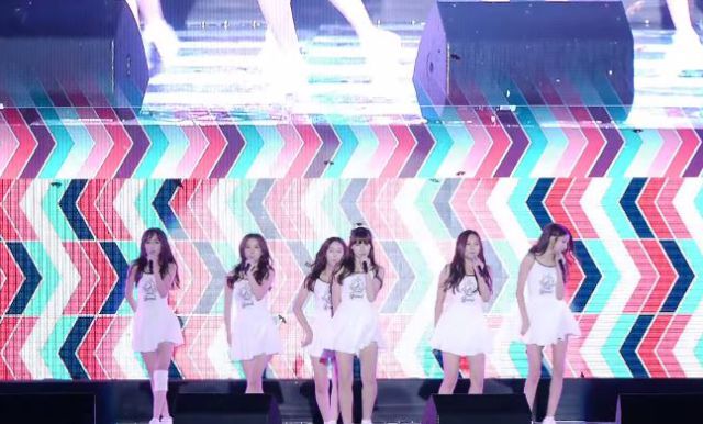 Bailarinas de K-Pop se caen nueve veces en una presentación