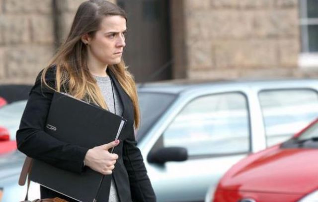 Mujer se hace pasar por hombre para tener sexo con una chica