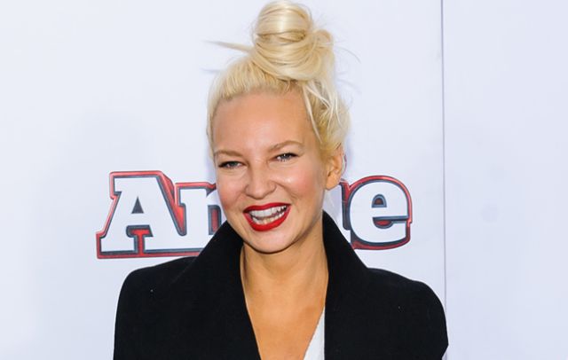 Sia lleva 5 años sin tomar una gota de alcohol