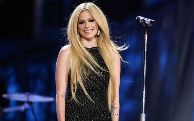 Avril Lavigne está ‘en proceso de recuperación’ de la enfermedad de Lyme