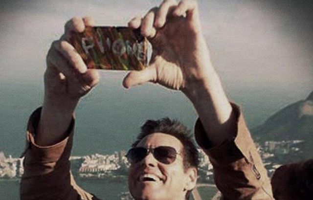 Ex novia de Jim Carrey se suicida tras terminar con el actor