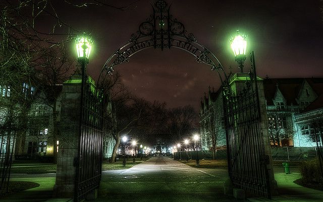 Mujer descubre un fantasma en una de sus fotos