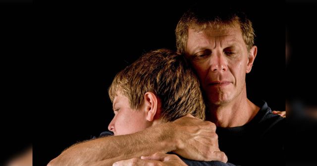 Padre le da un inspirador mensaje a su hijo gay