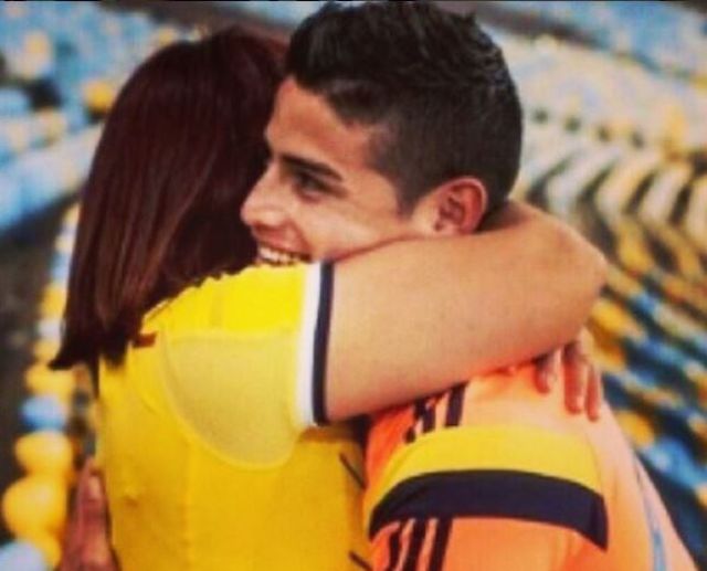 Fuertes declaraciones de la mamá de James en contra de hinchas colombianos