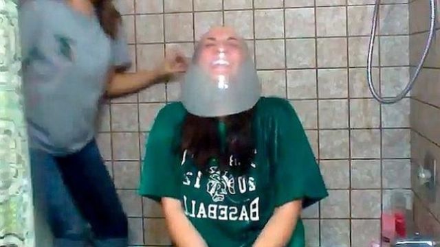 Este es el ‘Reto del Condón’, un desafío viral en las redes sociales