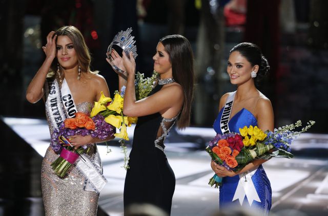 Ariadna Gutierrez es coronada Miss Universo por error