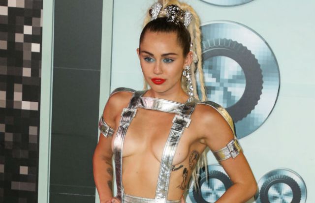 Miley Cyrus cambiará su forma de vestir por Liam Hemsworth