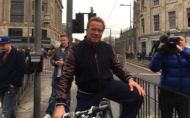 Arnold Schwarzenegger se perdió montando bicicleta en Escocia