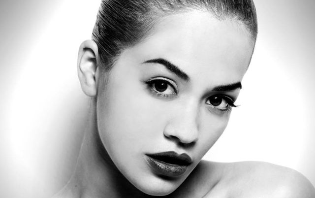 Rita Ora sale desnuda en Instagram