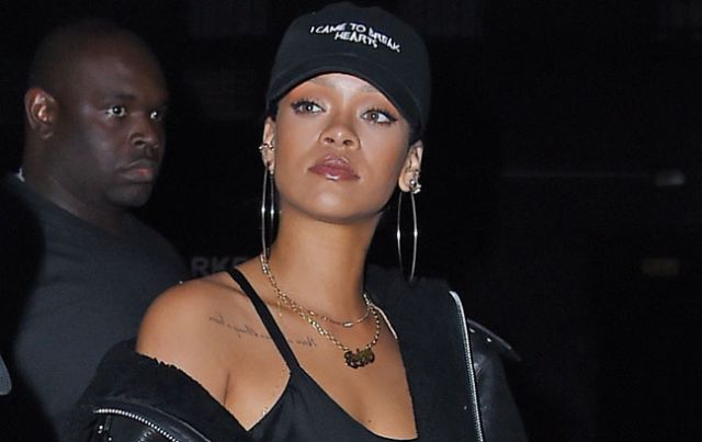 Rihanna se disculpa por cancelar su actuación en la gala de los Grammy