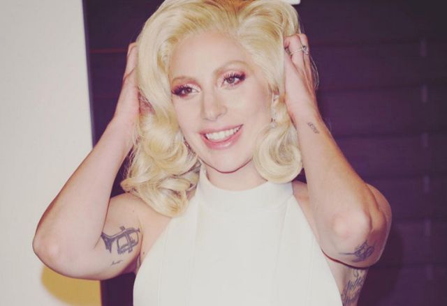 Lady Gaga se hace un tatuaje tras superar la agresión sexual que sufrió a los 19 años