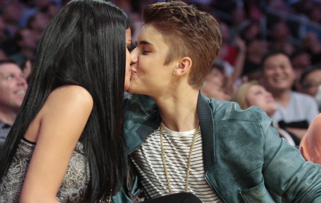 El beso de Selena Gomez y Justin Bieber rompió record en Instagram