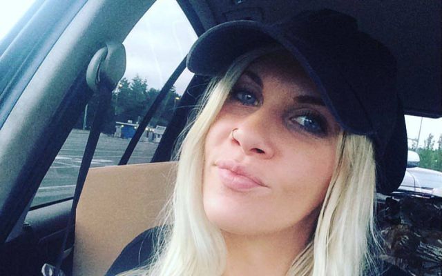 Esta mujer le responde a quienes la crítican por su sensual sesión de fotos postparto