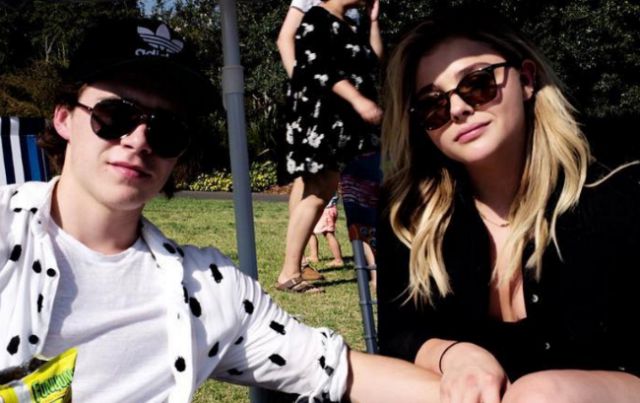 Chloë Grace Moretz podría terminar su relación con Brooklyn Beckham por el escándalo Kimye-Taylor