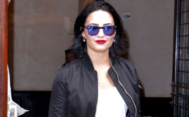 Demi Lovato rinde homenaje a su perro fallecido el año pasado
