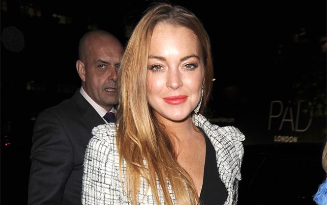 La madre de Lindsay Lohan habla sobre los rumores de embarazo de su hija