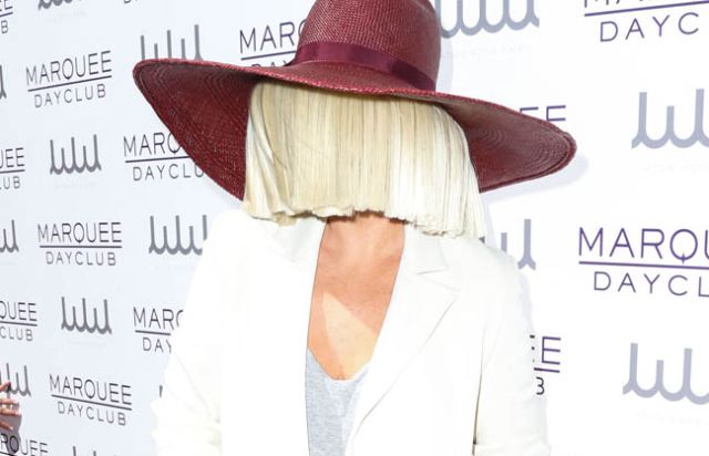 La particular manera de Sia de celebrar su sexto año sobria